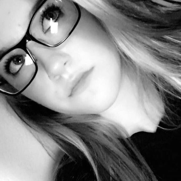 Meet your Posher, Hannah - Picture 1 of 1